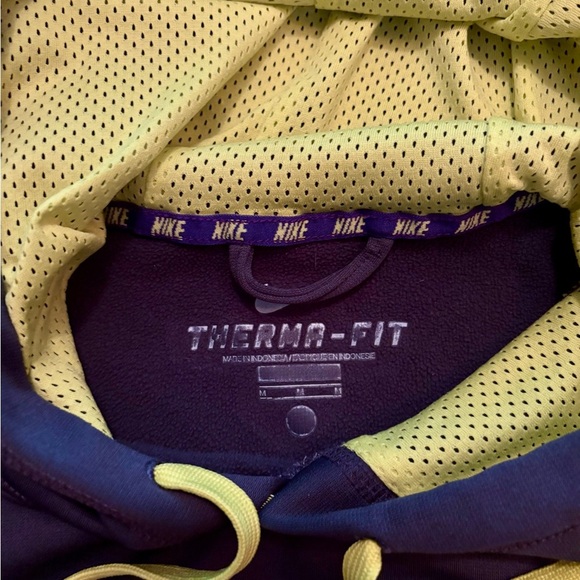 Nike THERMA-Fit Hoodie Medium. Gray with Neon Yellow accents - Picture 5 of 10